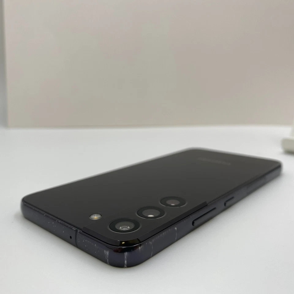 Samsung Galaxy S22 Unlocked 128GB view 3